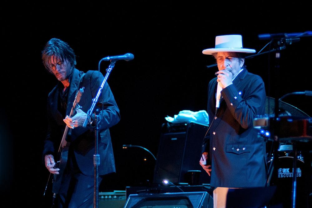 Live concert with stage and crowd – Bob Dylan Tickets + Travel