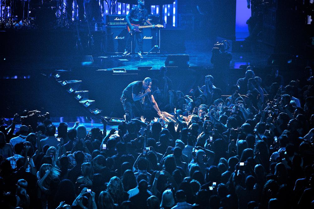 Live concert with stage show and crowd – Jay-Z Tickets + Travel
