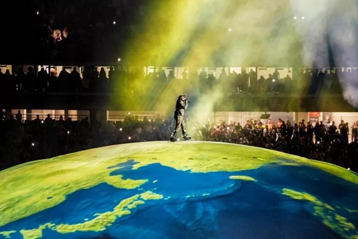Ye (Kanye West) live in Arlington