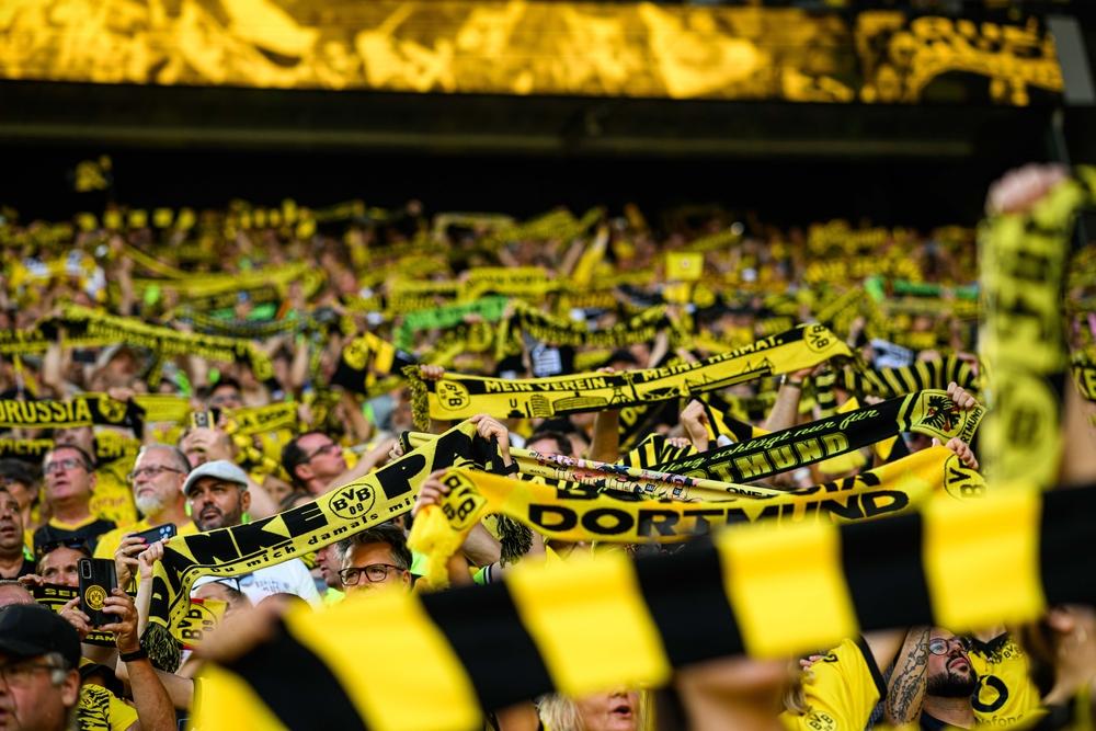 Fans von Borussia Dortmund auf der Südtribüne beim Testspiel gegen Juventus Turin im Signal Iduna Park