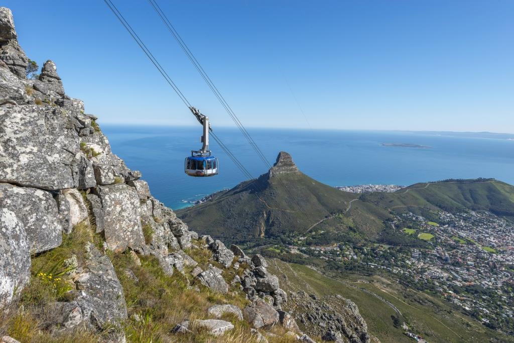The Cape Peninsula – Table Mountain, Panoramas, and Penguins