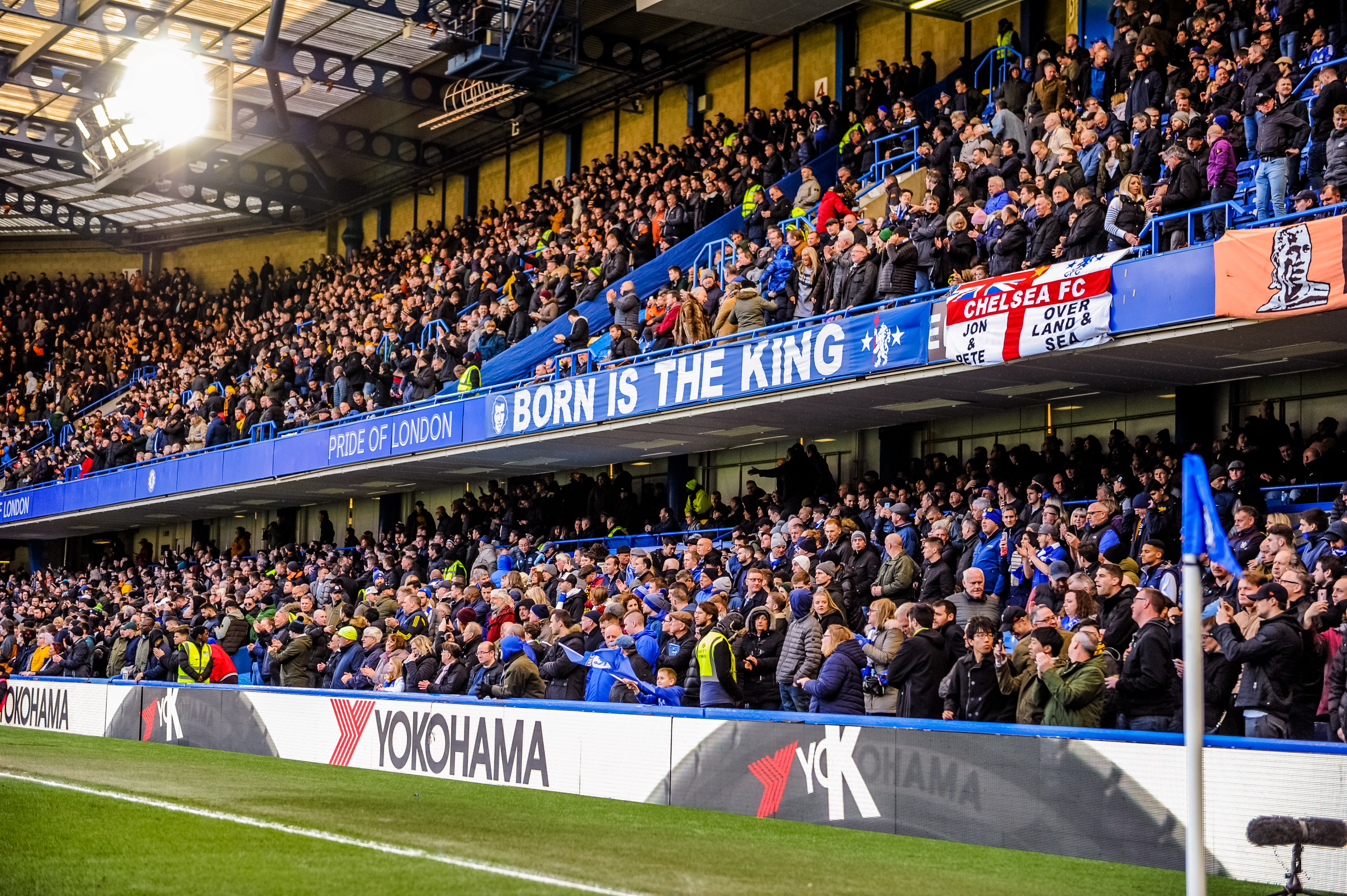 Die Shed Tribuene an der Stamford Bridge