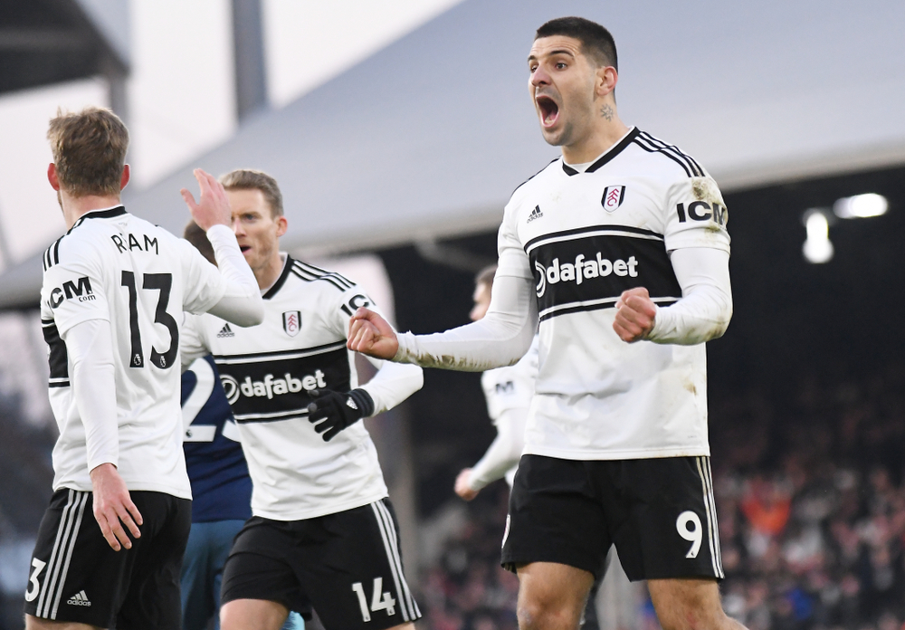 Fulham FC Torjubel im Craven Cottage shutterstock 1435220747