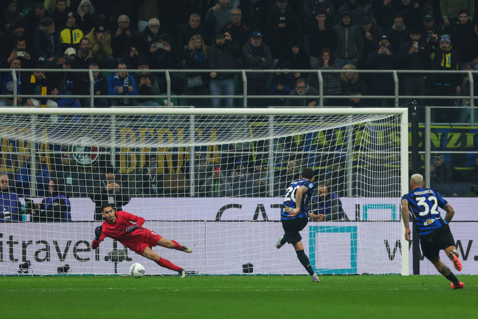 Inter Napoli Calhanoglu penalty kick